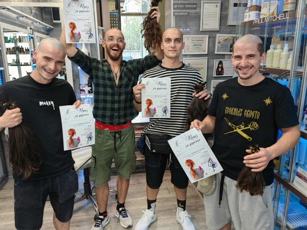 Четирима варненци дойдоха в Казанлък, за да дарят косите си