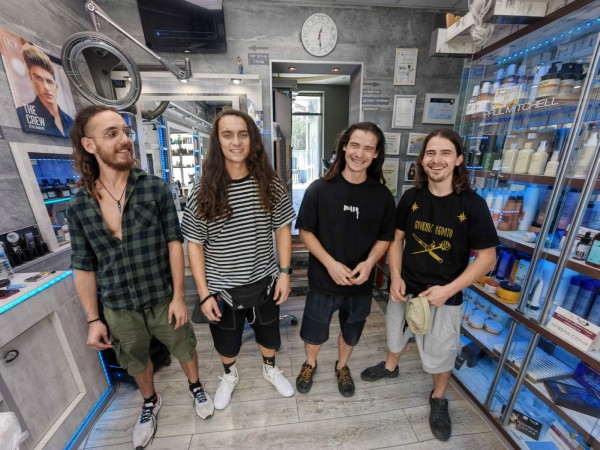 Четирима варненци дойдоха в Казанлък, за да дарят косите си