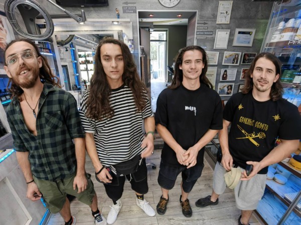 Четирима варненци дойдоха в Казанлък, за да дарят косите си