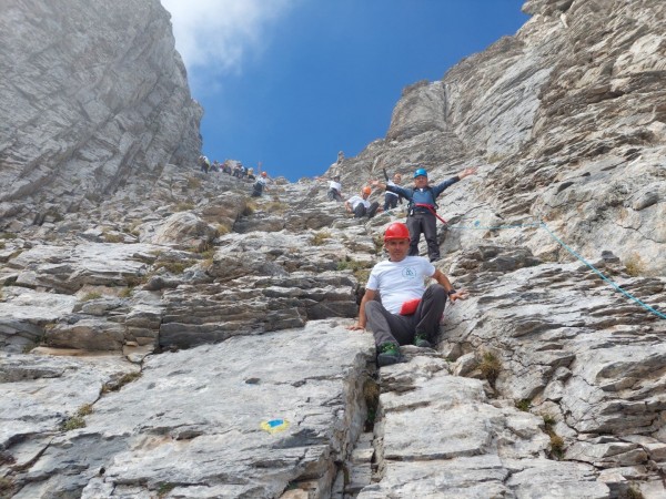 Туристи от Казанлък покориха дома на боговете - планината Олимп