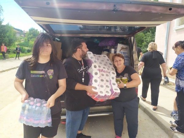 Казанлъшки сдружения раздадоха дарения в Карловските села Слатина и Богдан