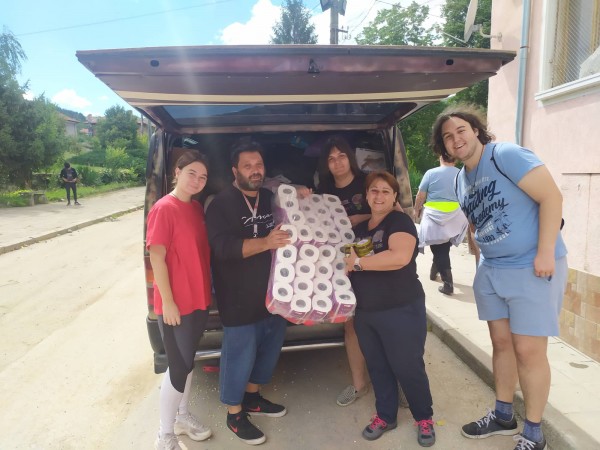 Казанлъшки сдружения раздадоха дарения в Карловските села Слатина и Богдан