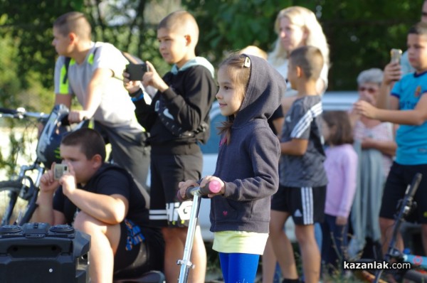 Казанлъшките огнеборци смаяха малчуганите с атрактивна демонстрация