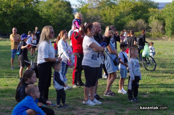 Казанлъшките огнеборци смаяха малчуганите с атрактивна демонстрация