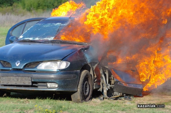 Казанлъшките огнеборци смаяха малчуганите с атрактивна демонстрация