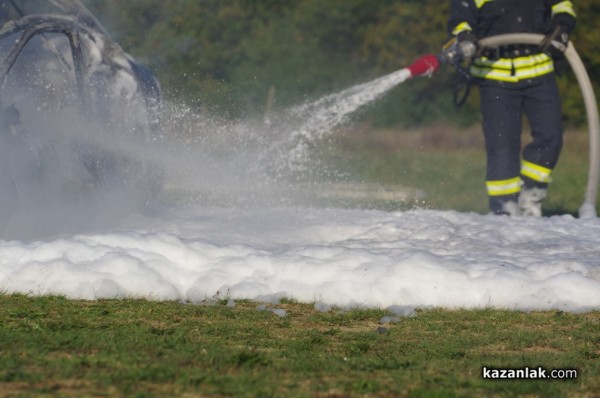 Казанлъшките огнеборци смаяха малчуганите с атрактивна демонстрация