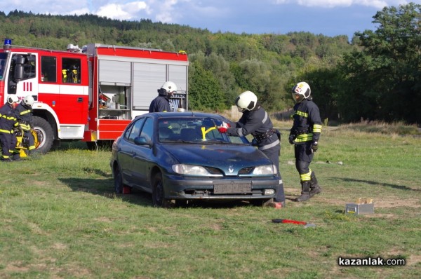 Казанлъшките огнеборци смаяха малчуганите с атрактивна демонстрация