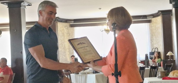 Навръх Кръстовден Кметът на Казанлък даде курбан за благодарност към спасителите от опасните летни пожари