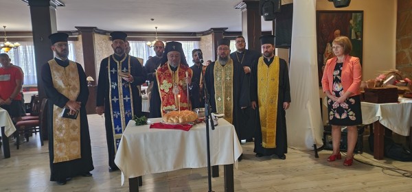 Навръх Кръстовден Кметът на Казанлък даде курбан за благодарност към спасителите от опасните летни пожари