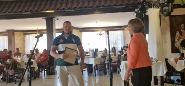 Навръх Кръстовден Кметът на Казанлък даде курбан за благодарност към спасителите от опасните летни пожари