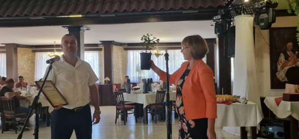 Навръх Кръстовден Кметът на Казанлък даде курбан за благодарност към спасителите от опасните летни пожари