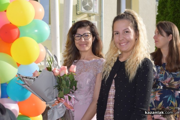 Първият училищен звънец удари за 64 първокласници в ОУ „Паисий  Хилендарски“