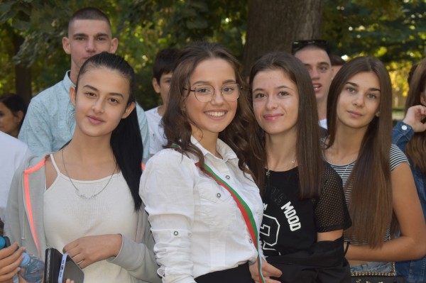 Първият звънец удари в ПГЛПТ с 3 нови паралелки