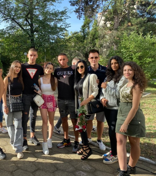 Празнично и с почетни грамоти започна първият учебен ден в ПХГ “Св. Св. Кирил и Методий“