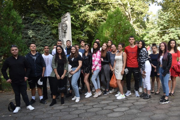 Първият звънец удари в ПГЛПТ с 3 нови паралелки