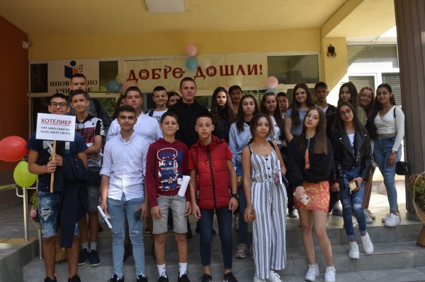 Първият звънец удари в ПГЛПТ с 3 нови паралелки