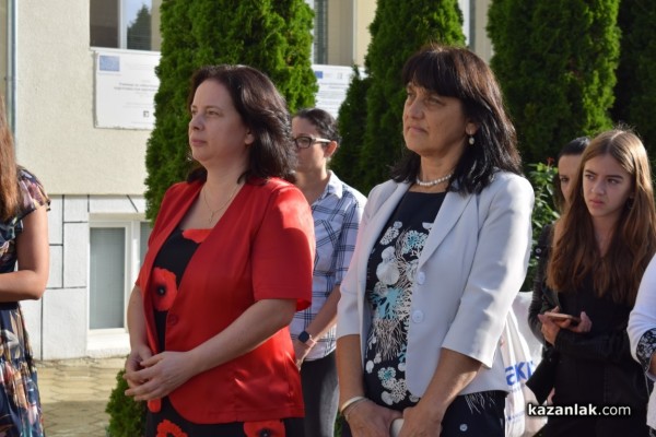 Първият училищен звънец удари за 64 първокласници в ОУ „Паисий  Хилендарски“