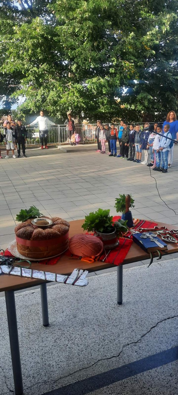 Първият звънец удари и в Шипка