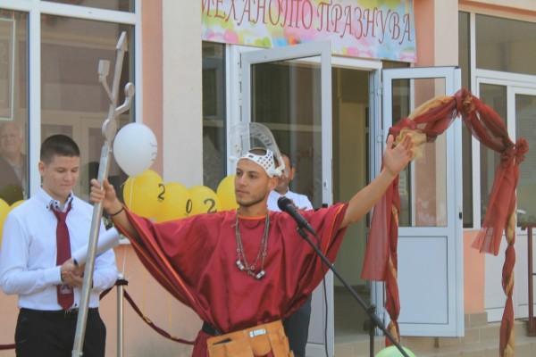 Двама директори посрещнаха осмокласниците в ПГ „Иван Хаджиенов”