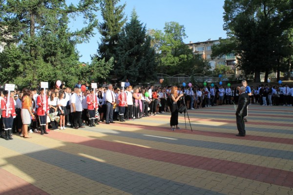 Двама директори посрещнаха осмокласниците в ПГ „Иван Хаджиенов”