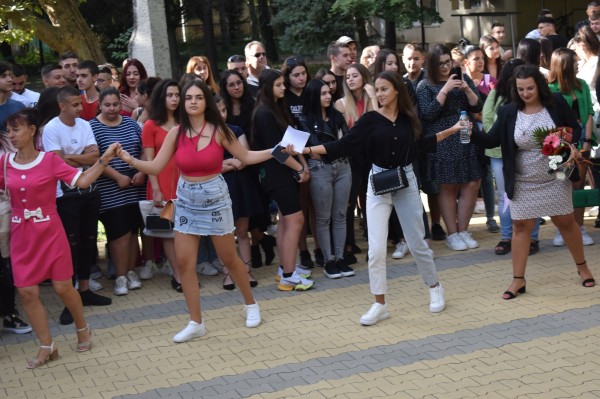 Първият звънец удари в ПГЛПТ с 3 нови паралелки