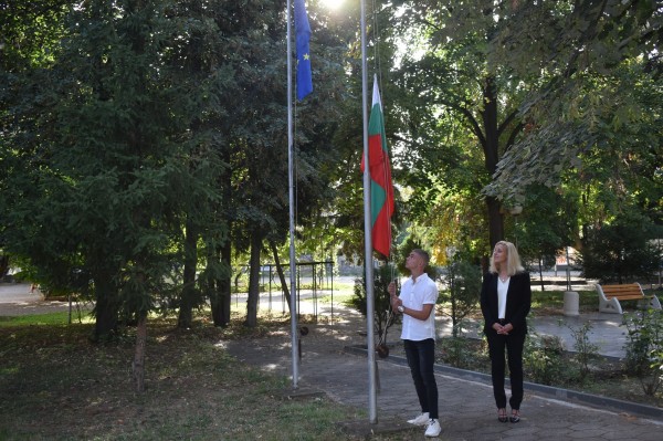 Първият звънец удари в ПГЛПТ с 3 нови паралелки
