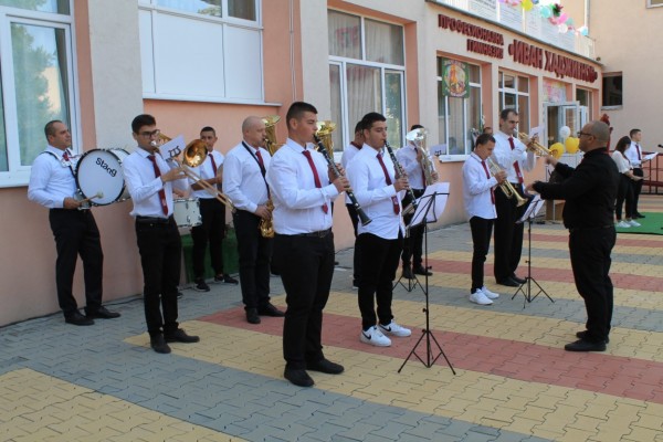 Двама директори посрещнаха осмокласниците в ПГ „Иван Хаджиенов”