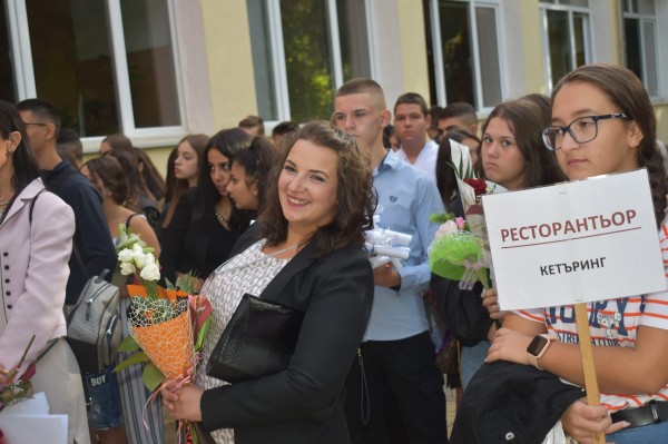 Първият звънец удари в ПГЛПТ с 3 нови паралелки