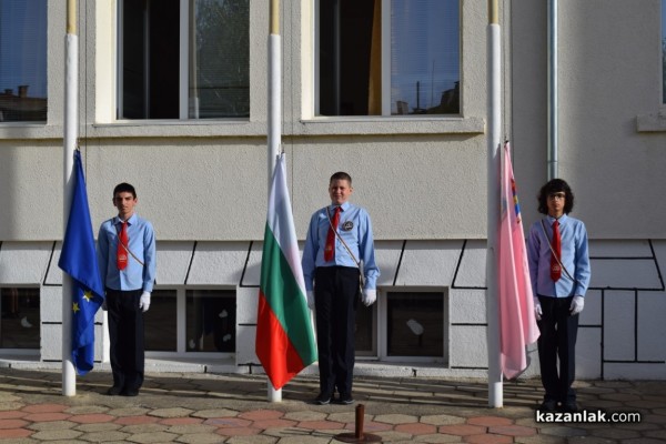 Първият училищен звънец удари за 64 първокласници в ОУ „Паисий  Хилендарски“