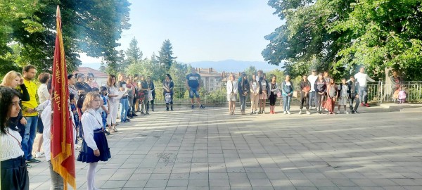 Първият звънец удари и в Шипка