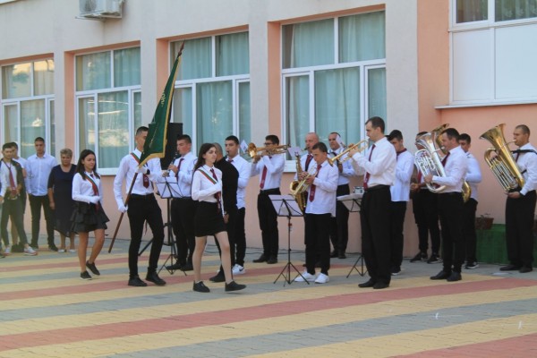 Двама директори посрещнаха осмокласниците в ПГ „Иван Хаджиенов”