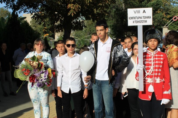 Двама директори посрещнаха осмокласниците в ПГ „Иван Хаджиенов”