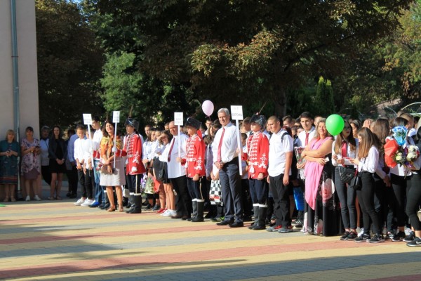 Двама директори посрещнаха осмокласниците в ПГ „Иван Хаджиенов”