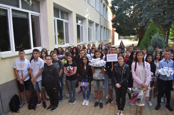 Първият звънец удари в ПГЛПТ с 3 нови паралелки