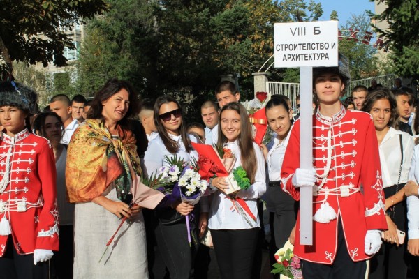 Двама директори посрещнаха осмокласниците в ПГ „Иван Хаджиенов”