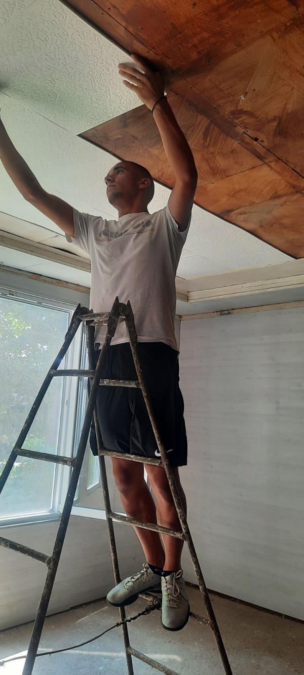 Реновираха една от залите на бившия Младежки дом в град Шипка 