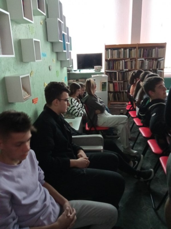 Журналистът Петър Марчев сподели с ученици разказ и презентация за Атон и светините пазени там