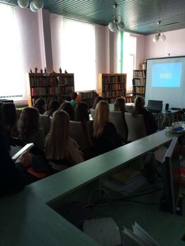 Журналистът Петър Марчев сподели с ученици разказ и презентация за Атон и светините пазени там