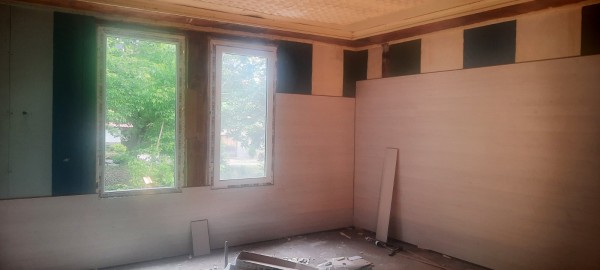 Реновираха една от залите на бившия Младежки дом в град Шипка 