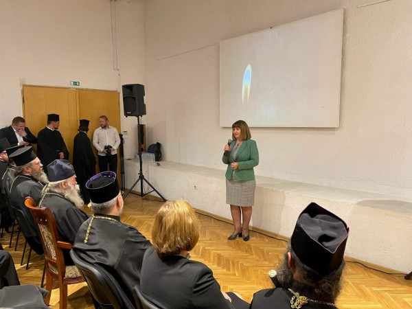 С богослужение, премиера на филм и концерт премина втория ден от честванията за 120-годишнината на Шипченския манастир