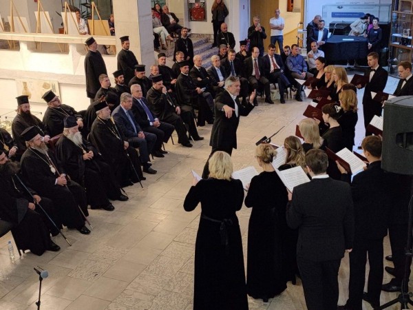 С богослужение, премиера на филм и концерт премина втория ден от честванията за 120-годишнината на Шипченския манастир