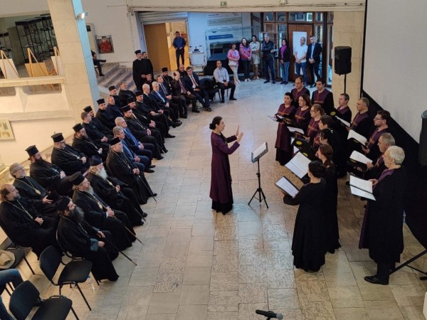 С богослужение, премиера на филм и концерт премина втория ден от честванията за 120-годишнината на Шипченския манастир