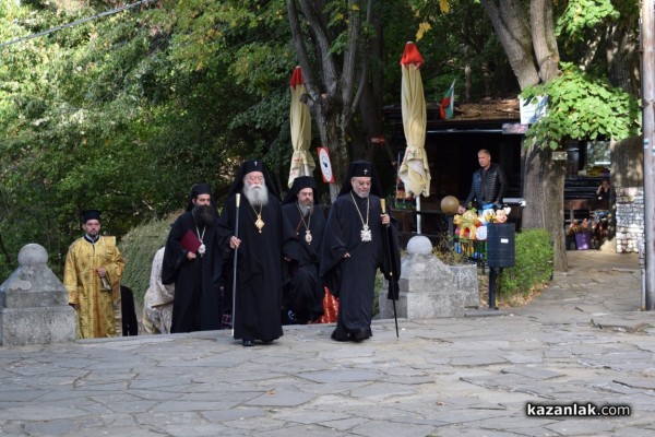 Завършиха честванията по повод 120-годишнината на храм-паметника в Шипка