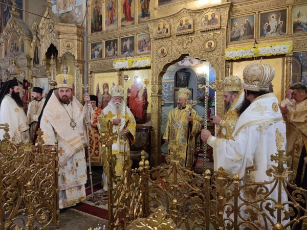 Дядо Киприан отличи Галина Стоянова за грижите за храм-паметник “Рождество Христово“ в гр. Шипка