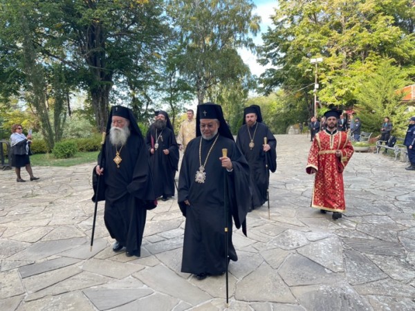 Честванията по повод 120-годишнината на храм-паметника в Шипка завършиха с връчване на ордени и плакети