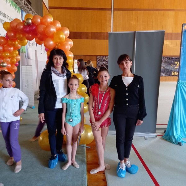 Гимнастичките ни с достойно с представяне на държавното в София 