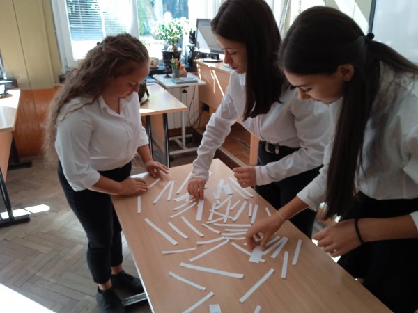 Различни инициативи белязaха Европейския ден на езиците в ПГЛПТ