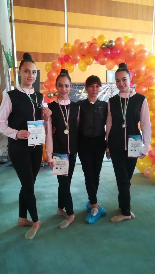 Гимнастичките ни с достойно с представяне на държавното в София 