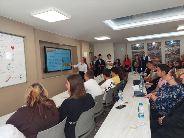 Гости от Република Северна Македония присъстваха на занятие по програма Еразъм+ в ПГЛПТ