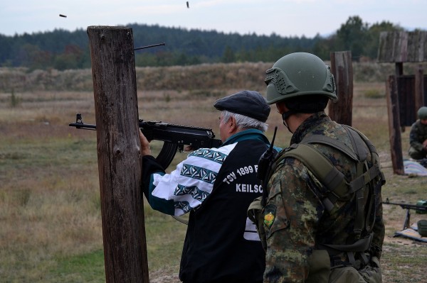 61-ва Стрямска механизирана бригада организира демонстрационни стрелби за честването на 30-та си годишнина